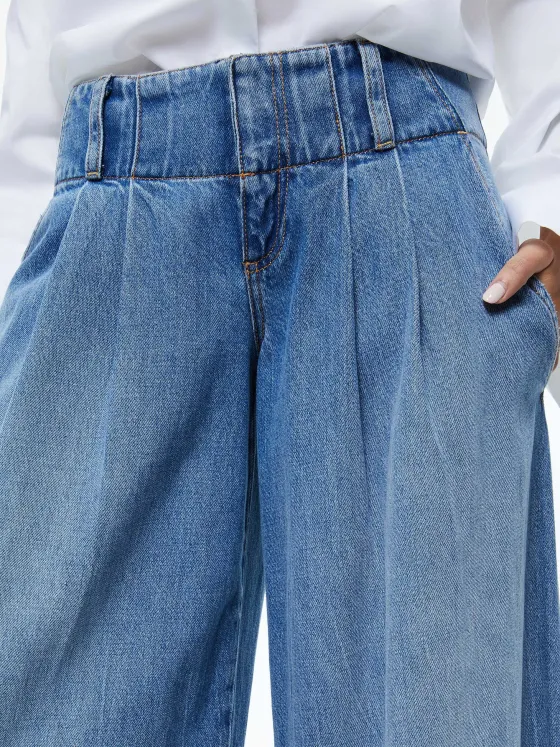 Women Alice and Olivia Anders Low Rise Pleated Jean