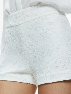 Women Alice and Olivia Dunn Lace Short