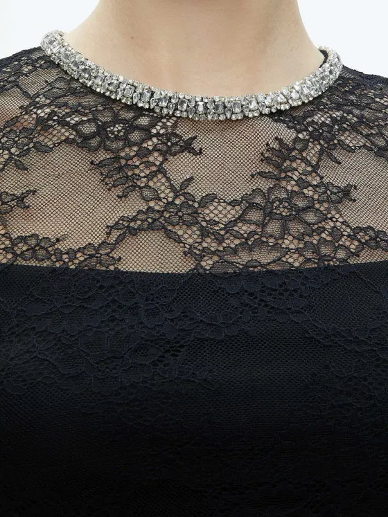 Women Alice and Olivia Vanita Embellished Neck Lace Crop Top